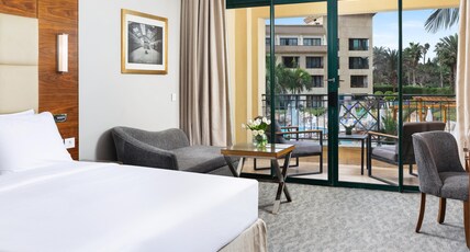 Hilton Pyramids Golf Room Type - KING SUPERIOR ROOM POOL