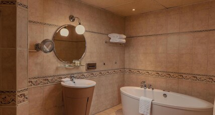Hilton Pyramids Golf Room Type - EXECUTIVE SAFARI SUITE