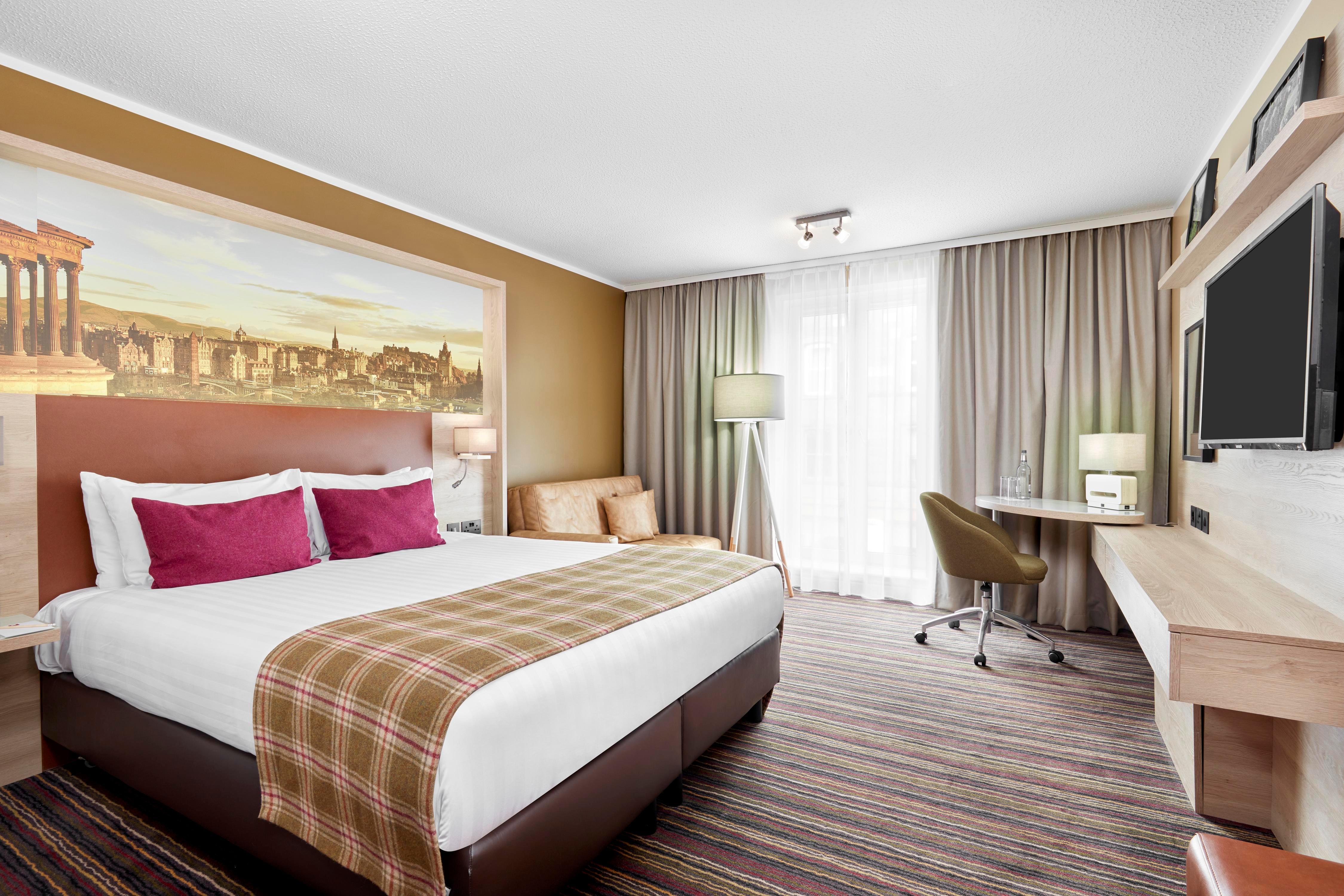 Leonardo Hotel Edinburgh Haymarket Room Type - Standard Room 1 Double Bed & 1 Single Bed Leonardo Hotel Edinburgh Haymarket Room Type - Standard Room 1 Double Bed & 1 Single Bed