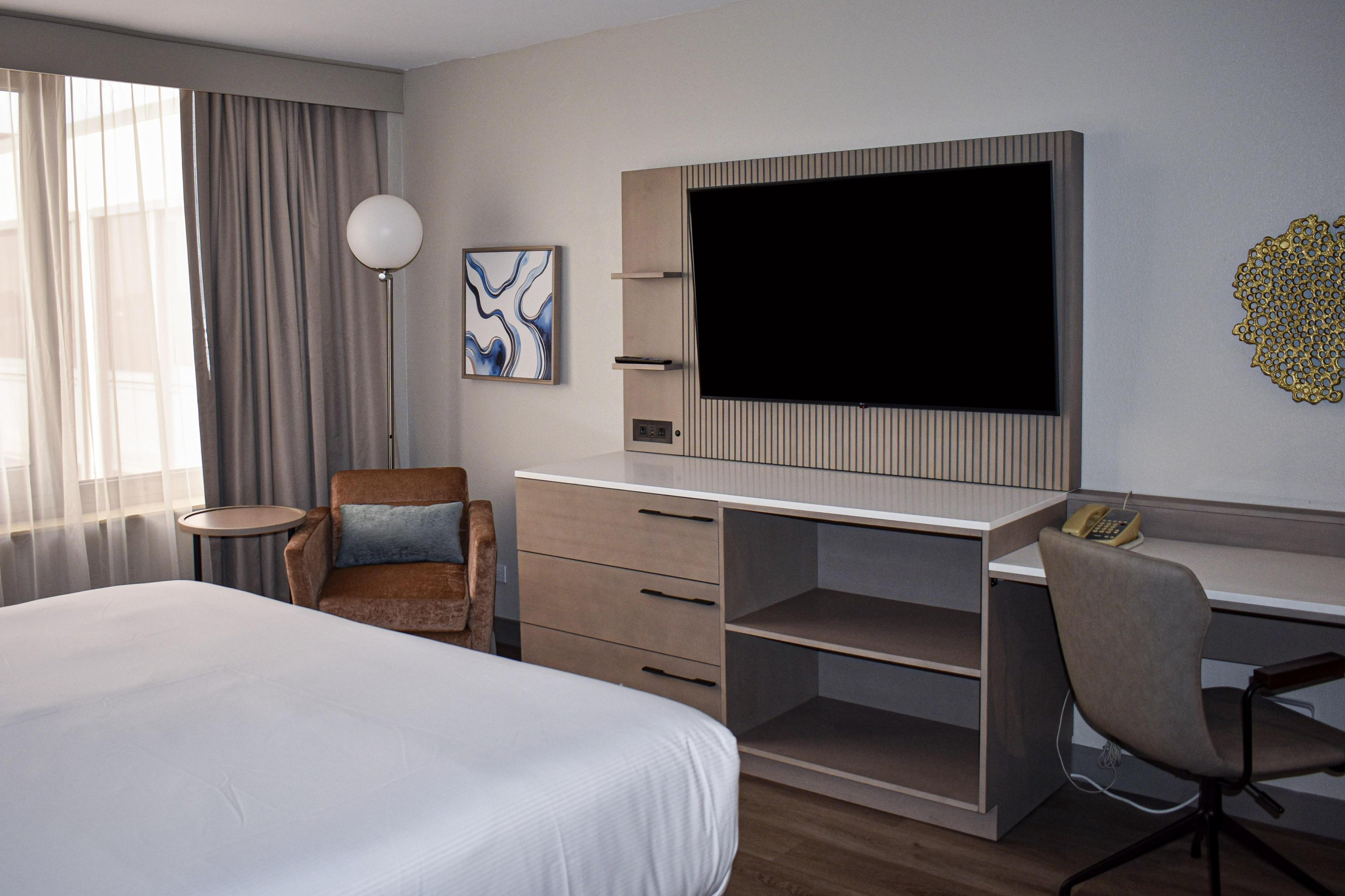 DoubleTree by Hilton Chicago - Oak Brook - Tap to explore photos