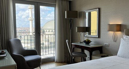 CVK Taksim Hotel Istanbul Room Type - Deluxe Taksim Square View Room CVK Taksim Hotel Istanbul Room Type - Deluxe Taksim Square View Room