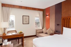 Al Falaj Hotel