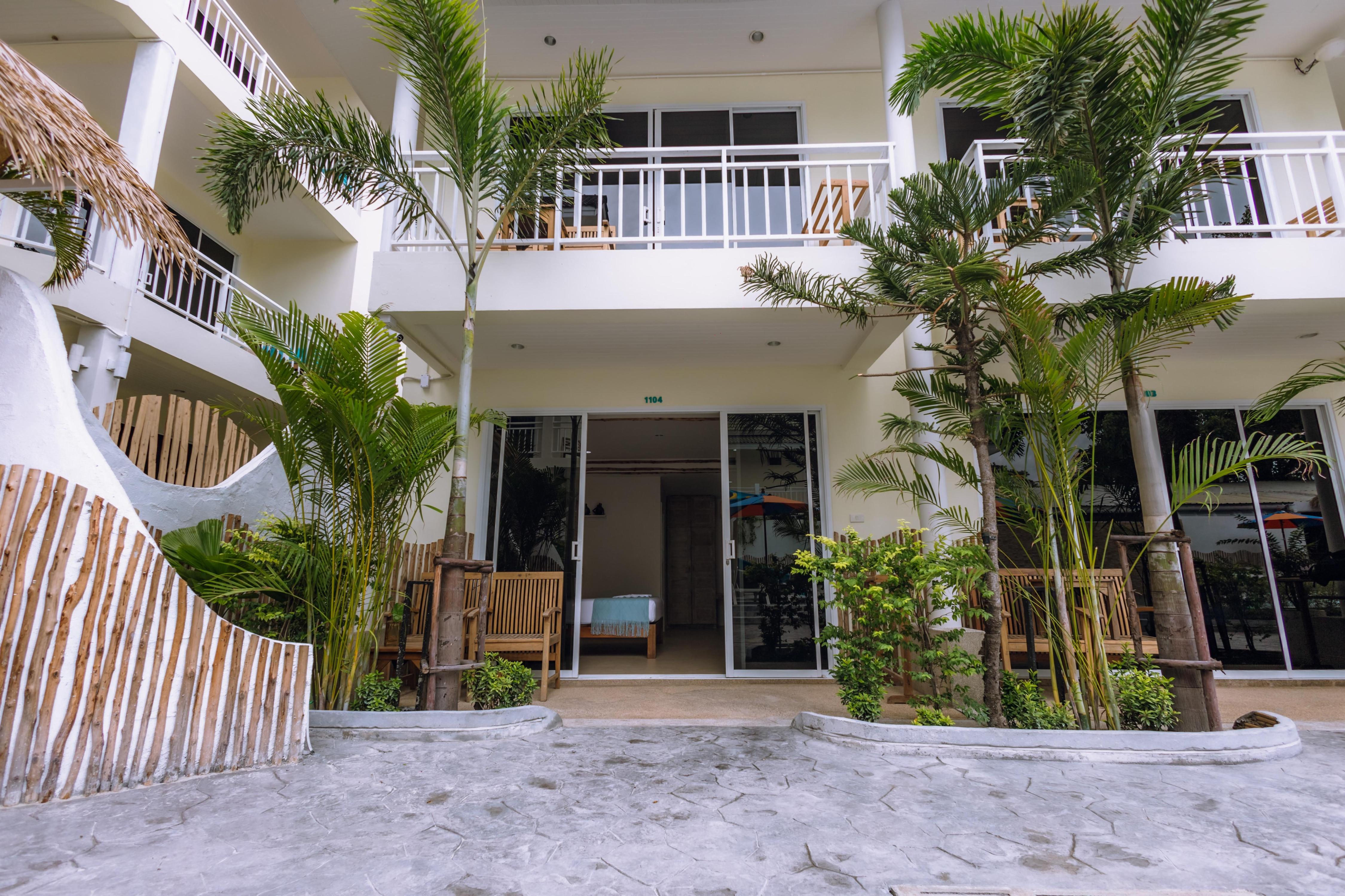 Ark Bar Beach Resort - Tap to explore photos