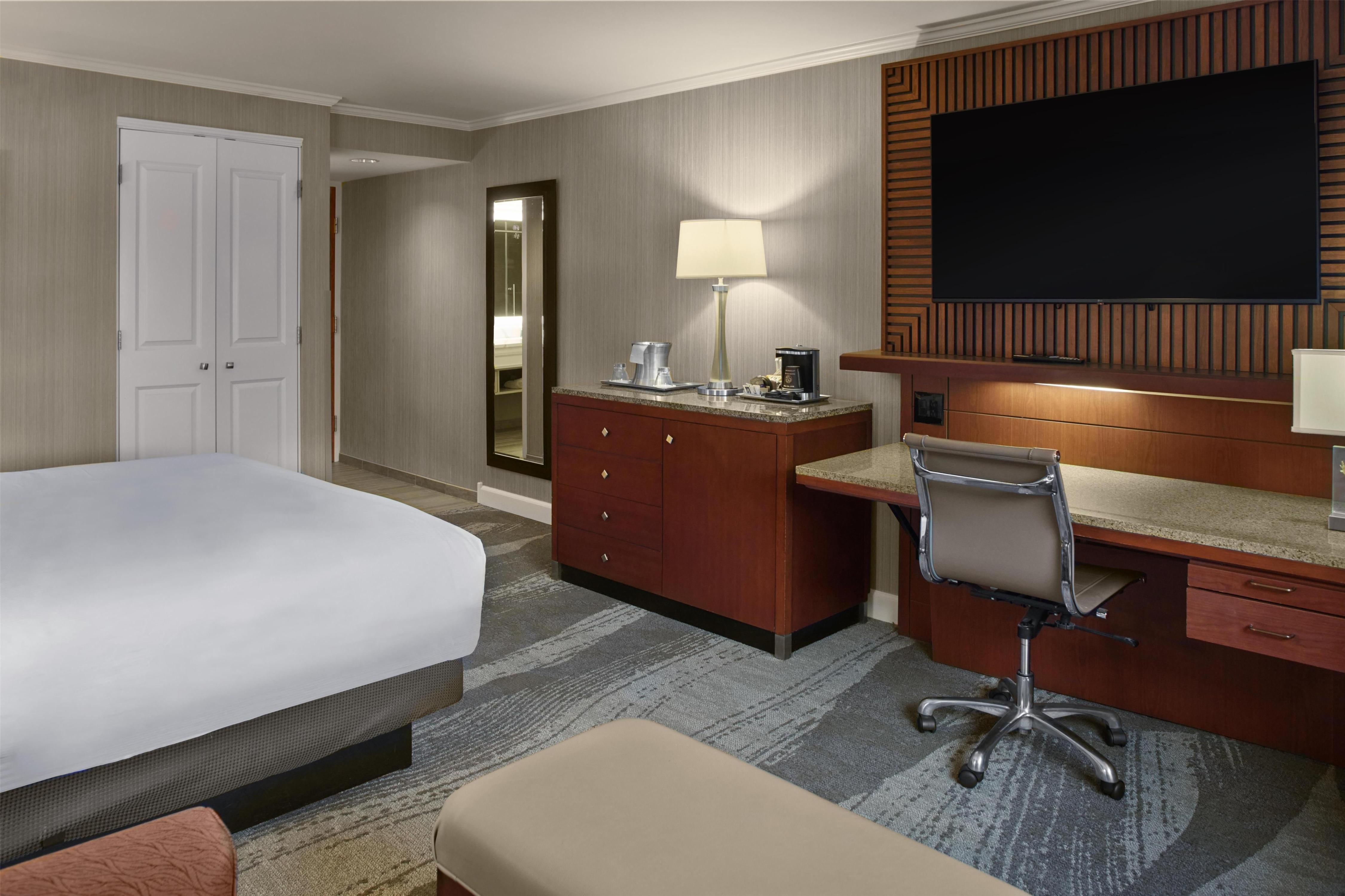 DoubleTree by Hilton Akron Fairlawn Room Type - 1 KING BED