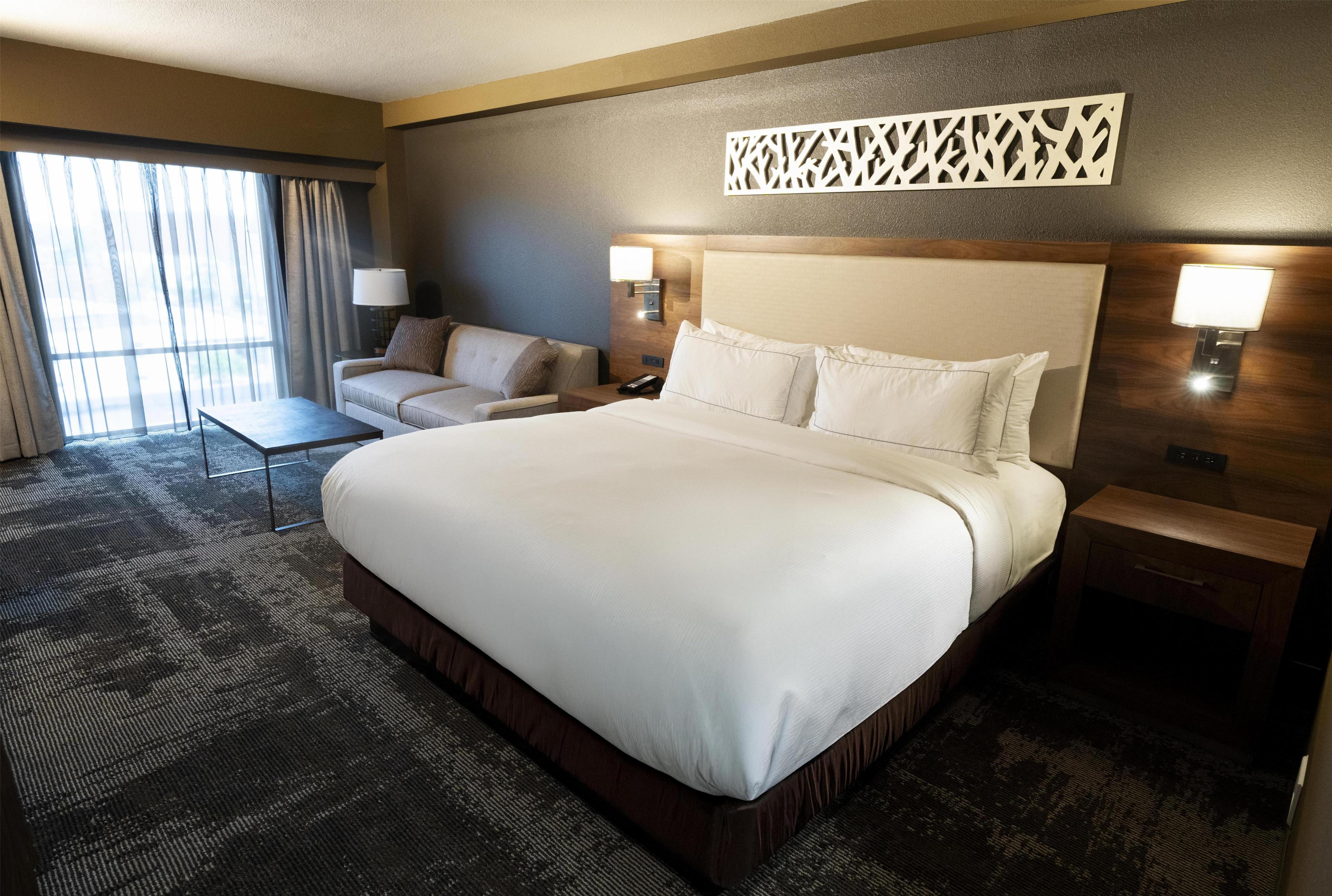 The Broadway Columbia - a DoubleTree by Hilton - Tap to explore photos
