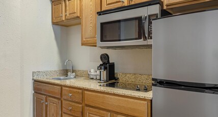 Best Western Plus Dubuque Hotel & Conference Center Room Type - 2 Queen Beds, Non-Smoking, Kitchenette, Wi-Fi, Full Breakfast