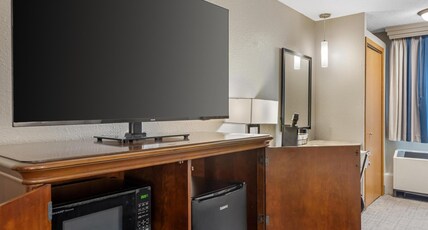 Best Western Plus Dubuque Hotel & Conference Center Room Type - Accessible - 2 Queen, Mobility Accessible, Communication Assistance, Roll In Shower, Microwave And R Best Western Plus Dubuque Hotel & Conference Center Room Type - Accessible - 2 Queen, Mobility Accessible, Communication Assistance, Roll In Shower, Microwave And R