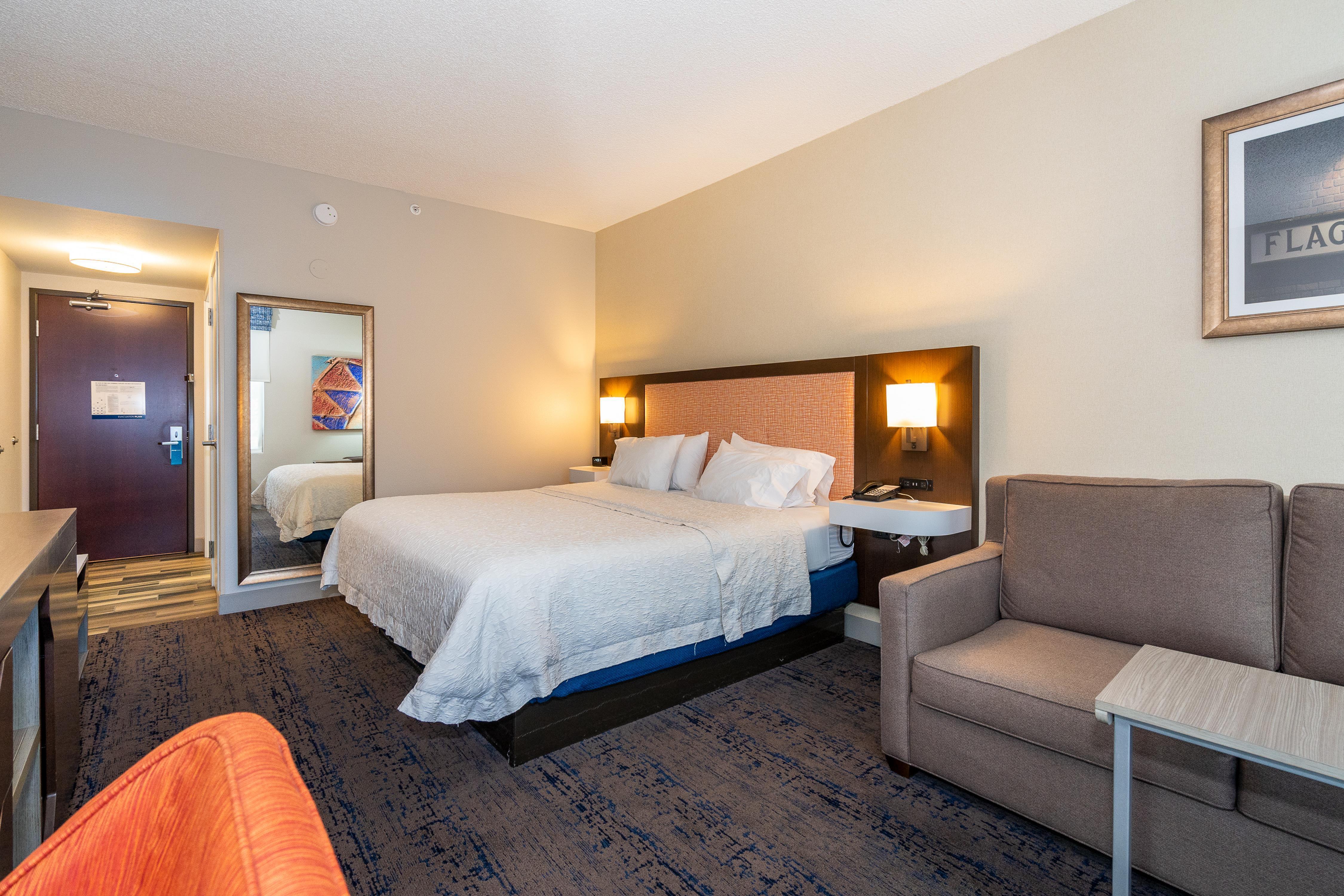 Hampton Inn & Suites Flagstaff Room Type - 1 KING BED NONSMOKING