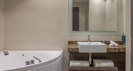 Hilton Geneva Hotel & Conference Centre Room Type - KING 1 BEDROOM AND MEETING