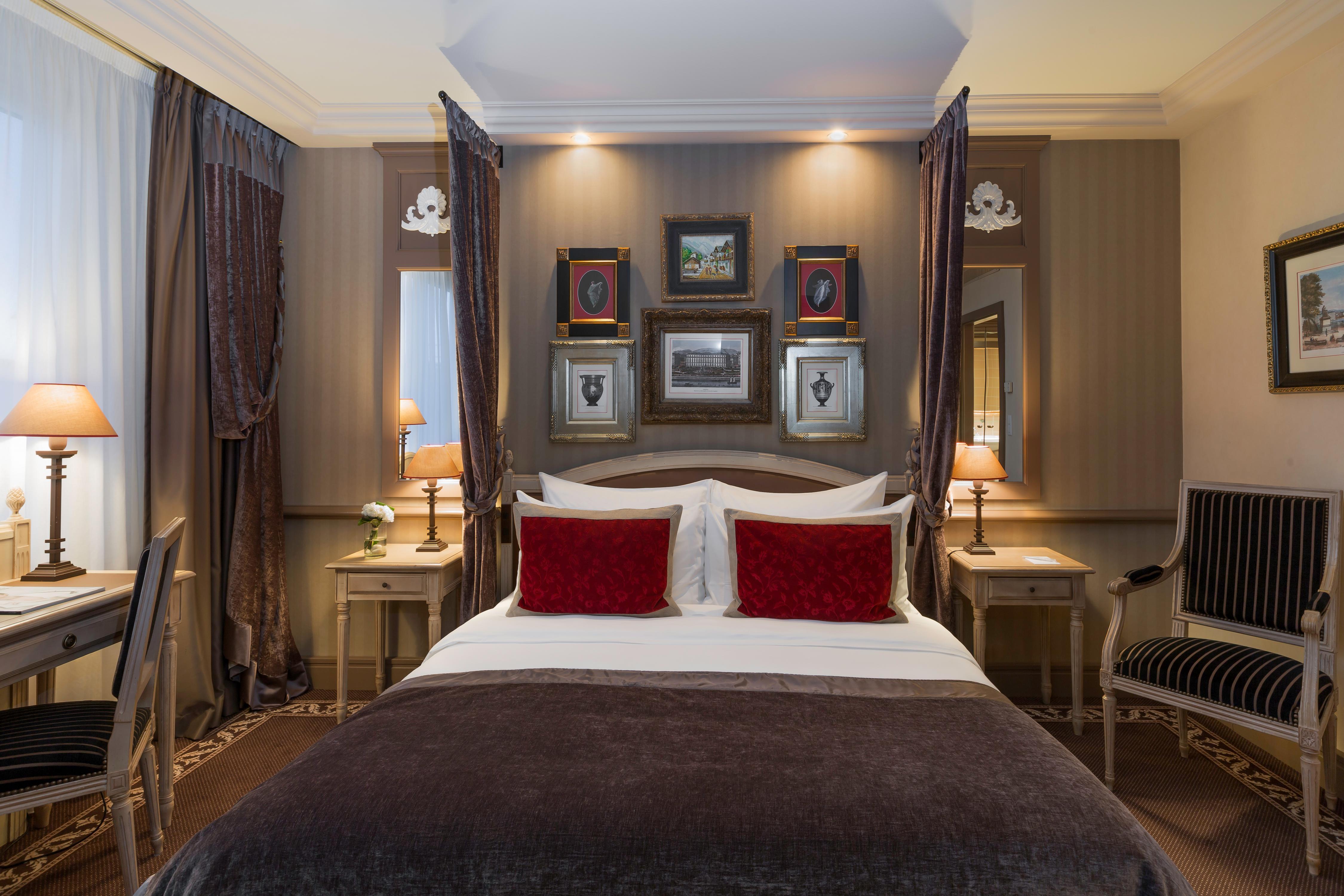 Royal Manotel Room Type - Classic Double Room