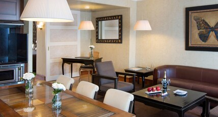 Royal Manotel Room Type - Ambassador Suite with Terrace