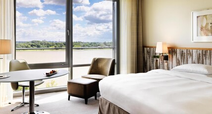 Hyatt Regency Mainz Room Type - 1 KING BED WITH RIVER VIEW