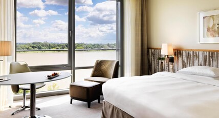 Hyatt Regency Mainz Room Type - 1 KING BED WITH RIVER VIEW