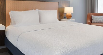 Hampton Inn & Suites Myrtle Beach Room Type - 1 KING SUITE OCEANFRONT