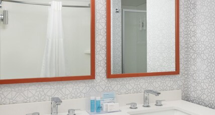 Hampton Inn & Suites Myrtle Beach Room Type - 1KNG 1QN 2BR 1BATH NONSMOK