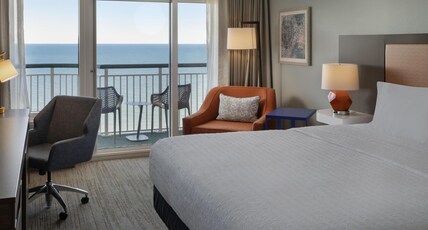 Hampton Inn & Suites Myrtle Beach Room Type - 1 KING OCEANFRONT NONSMOK