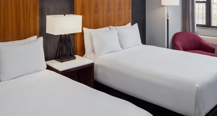DoubleTree by Hilton Hotel & Suites Pittsburgh Downtown Room Type - 2 DOUBLE BEDS NONSMOKING