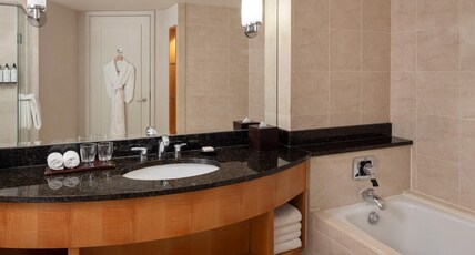 Grand Hyatt Incheon Room Type - 1 KING BED FAMILY