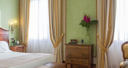 DUE TORRI HOTEL Room Type - Deluxe king/twin