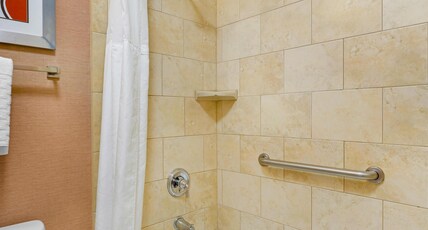 Best Western Plus Stovall's Inn Room Type - 2 Queen Beds, Non-Smoking, Wireless High-Speed Internet Access, Microwave And Refrigerator, Coffee M Best Western Plus Stovall's Inn Room Type - 2 Queen Beds, Non-Smoking, Wireless High-Speed Internet Access, Microwave And Refrigerator, Coffee M