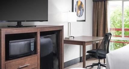 Aiden by Best Western @ Austin City Hotel Room Type - 2 Double Beds, Non-Smoking, Courtyard View, Work Desk, Microwave And Refrigerator, Wi-Fi, Full Break Aiden by Best Western @ Austin City Hotel Room Type - 2 Double Beds, Non-Smoking, Courtyard View, Work Desk, Microwave And Refrigerator, Wi-Fi, Full Break