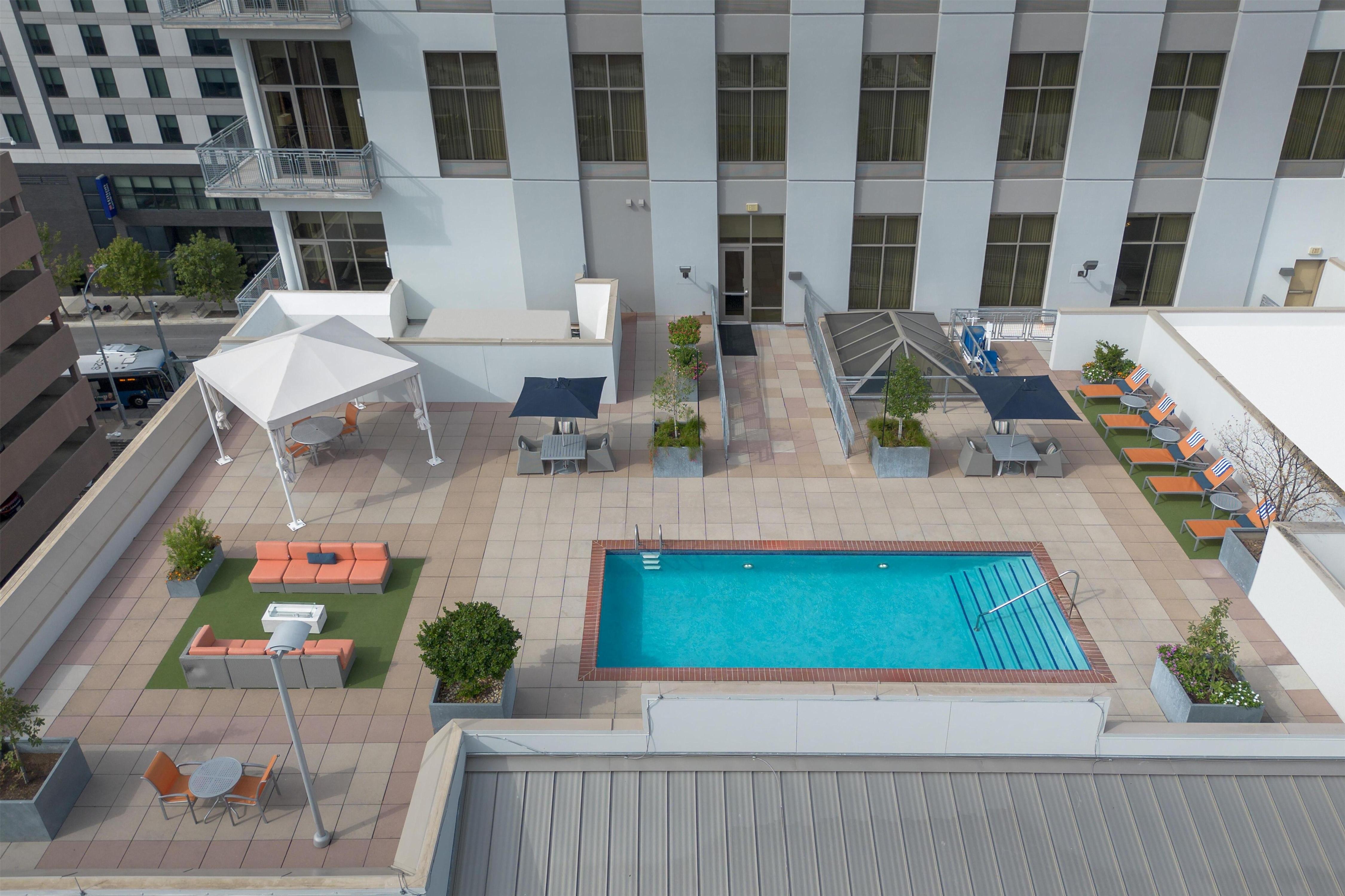 Hampton Inn & Suites Austin @ The University / Capitol - Tap to explore photos