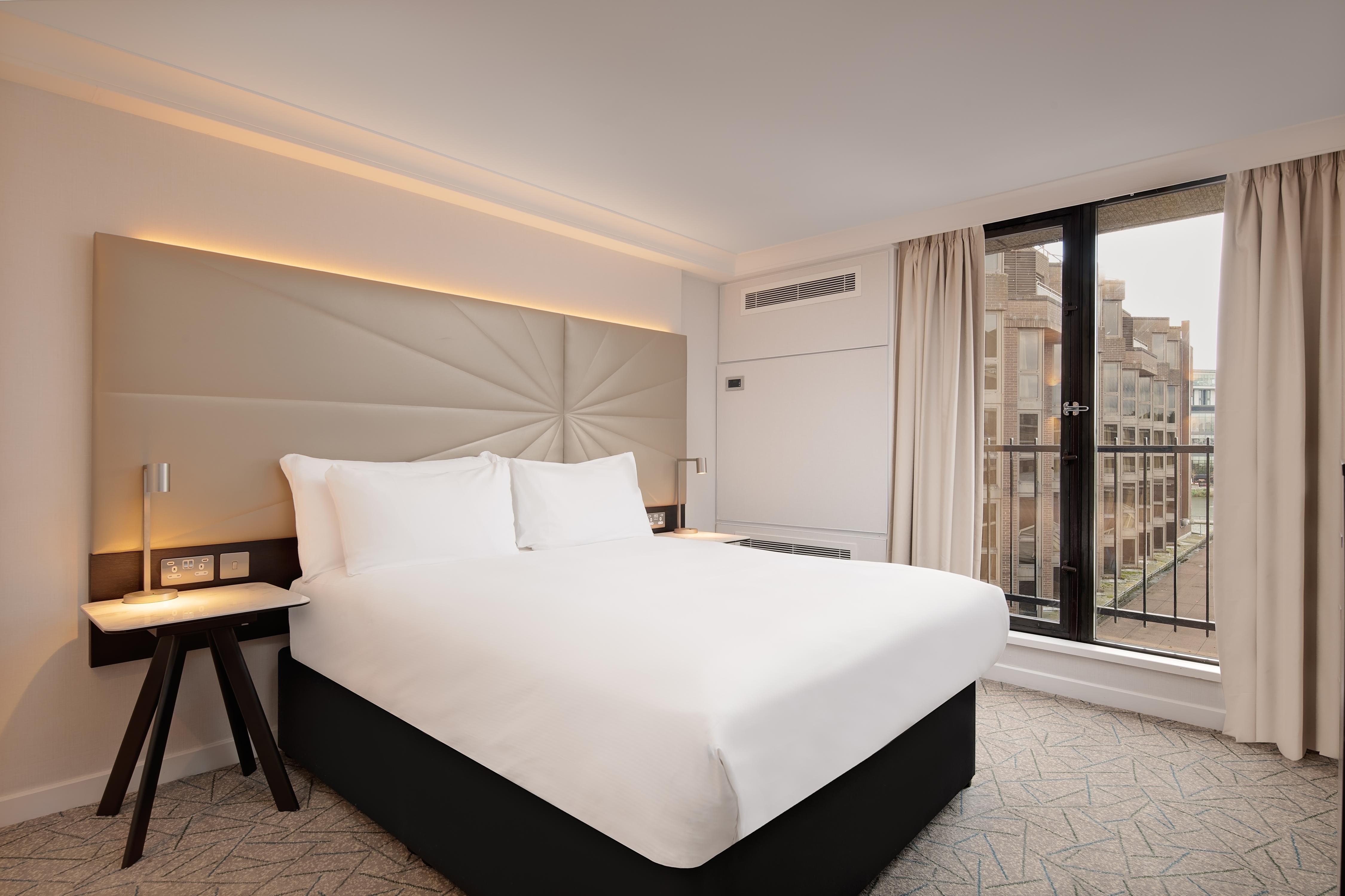 Hilton Birmingham Metropole Hotel Room Type - QUEEN ACCESSIBLE DELUXE