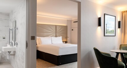 Hilton Birmingham Metropole Hotel Room Type - QUEEN EXECUTIVE ACCESSIBLE