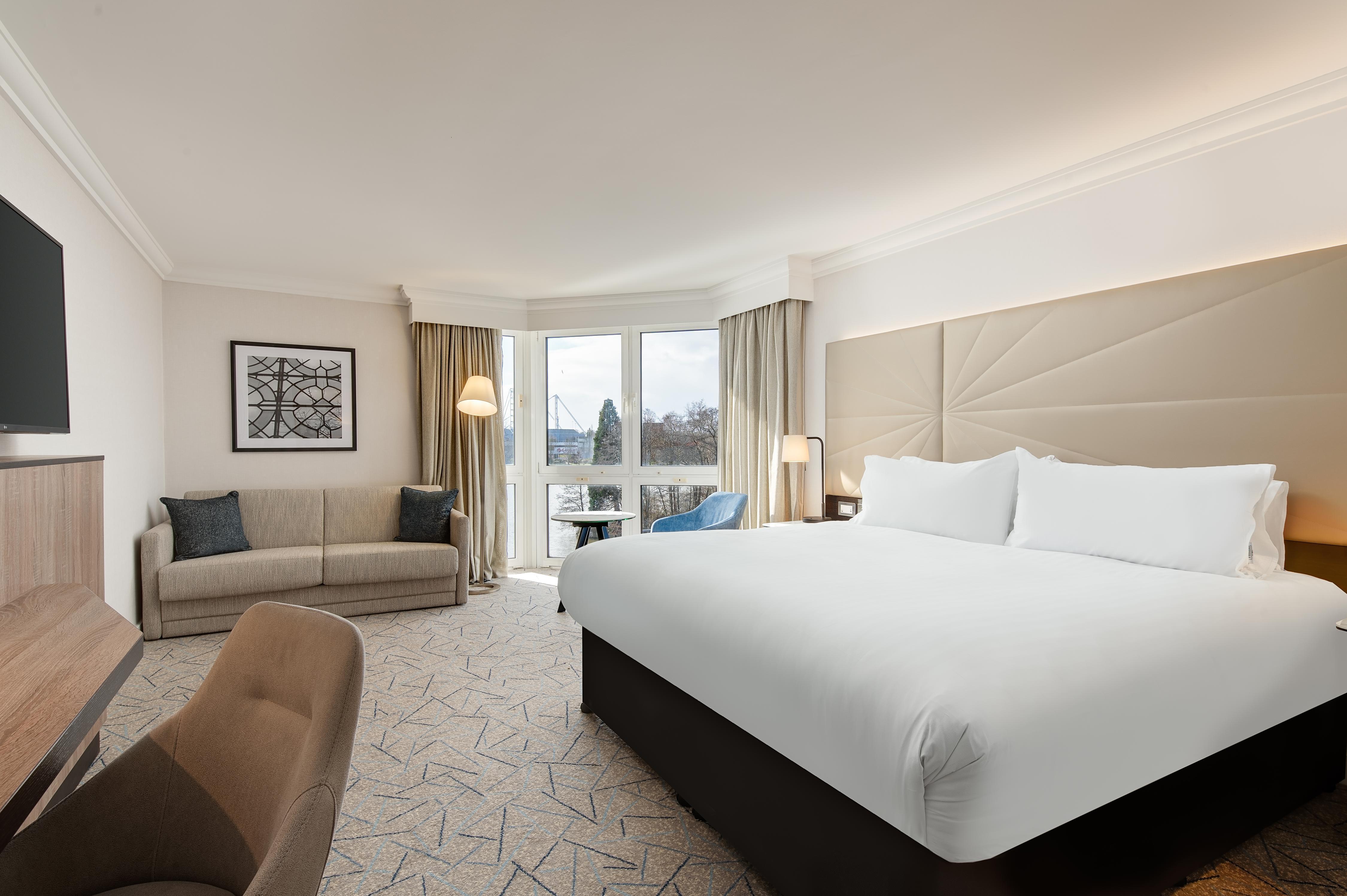 Hilton Birmingham Metropole Hotel Room Type - CORNER SUITE