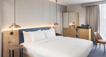 Hilton Garden Inn Bristol City Centre Room Type - QUEEN ACCESSIBLE ROOM