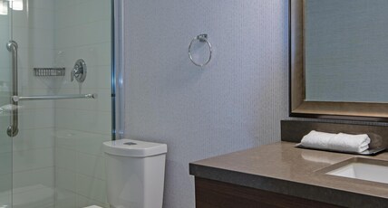 DoubleTree by Hilton Hotel West Edmonton Room Type - 1 KING BI-LEVEL NONSMOK