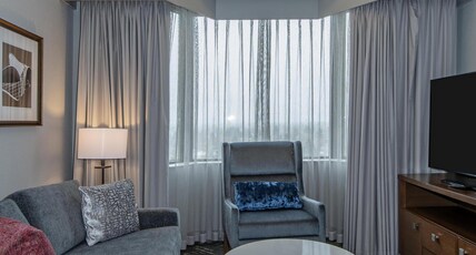DoubleTree by Hilton Hotel West Edmonton Room Type - 2 KG 2 BEDROOM SUITE NS