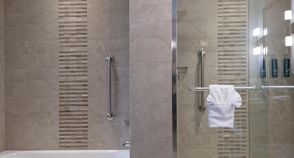 DoubleTree by Hilton Hotel West Edmonton Room Type - 1 KING HOSPITALITY