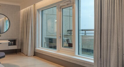 Hilton Glasgow Room Type - EXEC KING RM W BALCONY