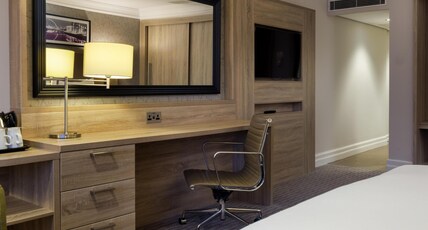 DoubleTree by Hilton Glasgow Central Room Type - TWO QUEEN BEDS DELUXE ROOM