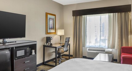 Best Western Plus Heritage Inn Room Type - 1 King Bed, Non-Smoking, Work Desk, Safe, Sofabed, Microwave And Refrigerator, Wi-Fi, Full Breakfast