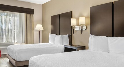 Best Western Plus Heritage Inn Room Type - 2 Queen Beds, Mobility Accessible, Communication Assistance, Roll In Shower, Non-Smoking, Full Break