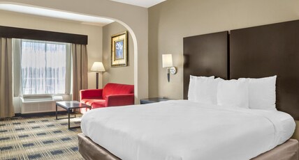 Best Western Plus Heritage Inn Room Type - Suite-1 King Bed, Non-Smoking, Work Desk, Sofabed, Coffee Table, Safe, Microwave And Refrigerator, F