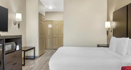 Best Western Plus Heritage Inn Room Type - 1 King Bed, Mobility Accessible, Communication Assistance, Roll In Shower, Sofabed, Non-Smoking, Ful