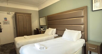 Lord Nelson Hotel by Compass Hospitality Room Type - Twin Room with Private Bathroom Lord Nelson Hotel by Compass Hospitality Room Type - Twin Room with Private Bathroom