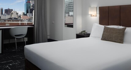 Mercure Melbourne City Centre Room Type - Standard Queen