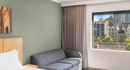 Mercure Melbourne Southbank Room Type - Deluxe King Room