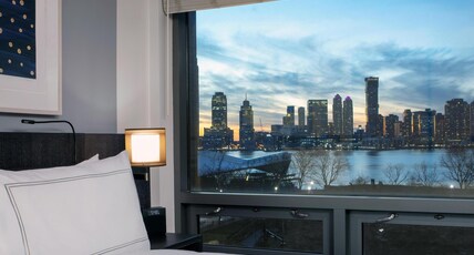 Conrad New York Downtown by Hilton Room Type - 1KG RIVER VIEW STE W SOFA