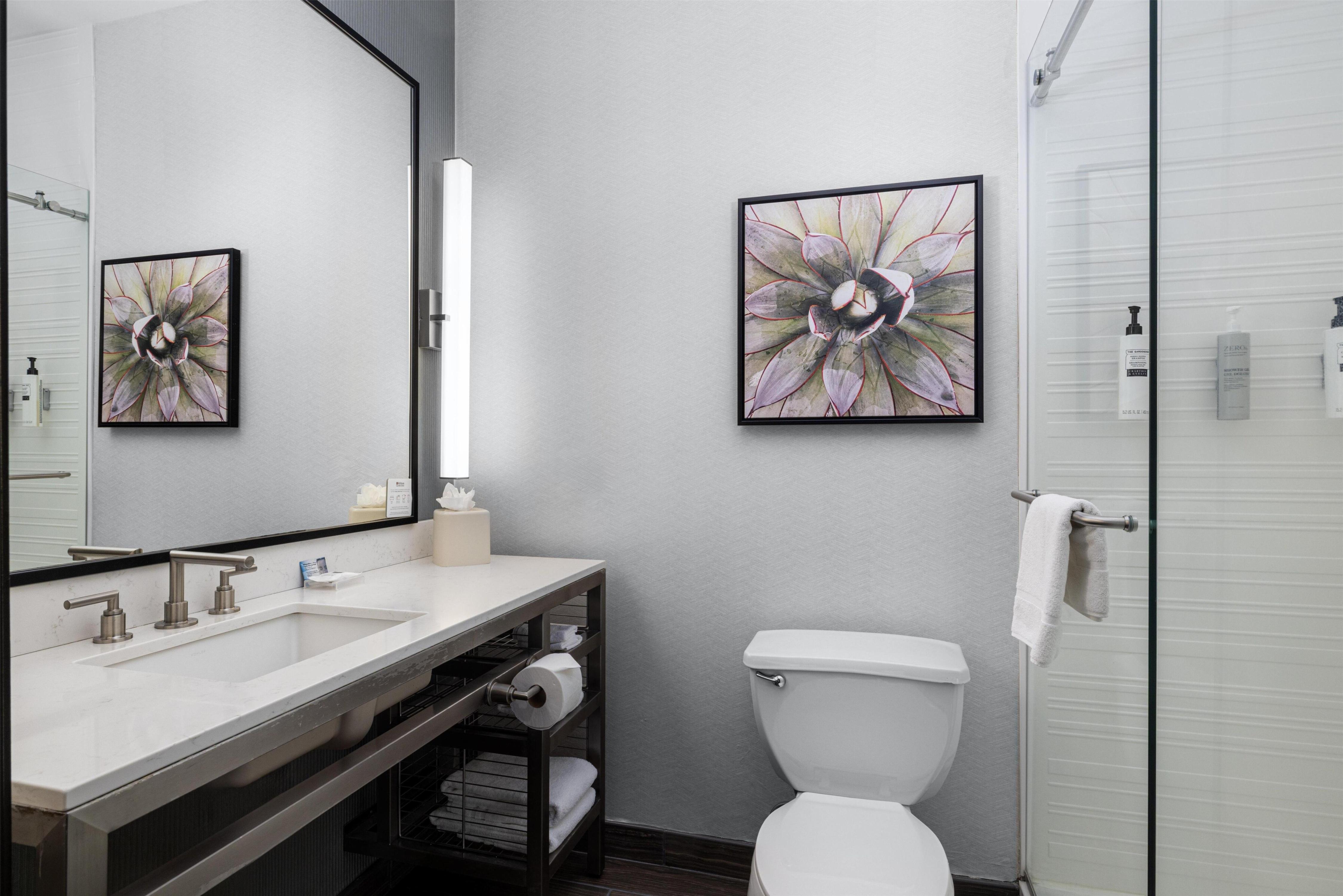 Hilton Garden Inn Phoenix Airport - Tap to explore photos
