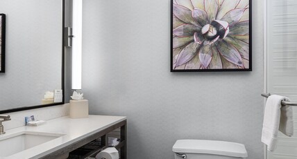 Hilton Garden Inn Phoenix Airport Room Type - 1 KING BED 1 BEDROOM SUITE