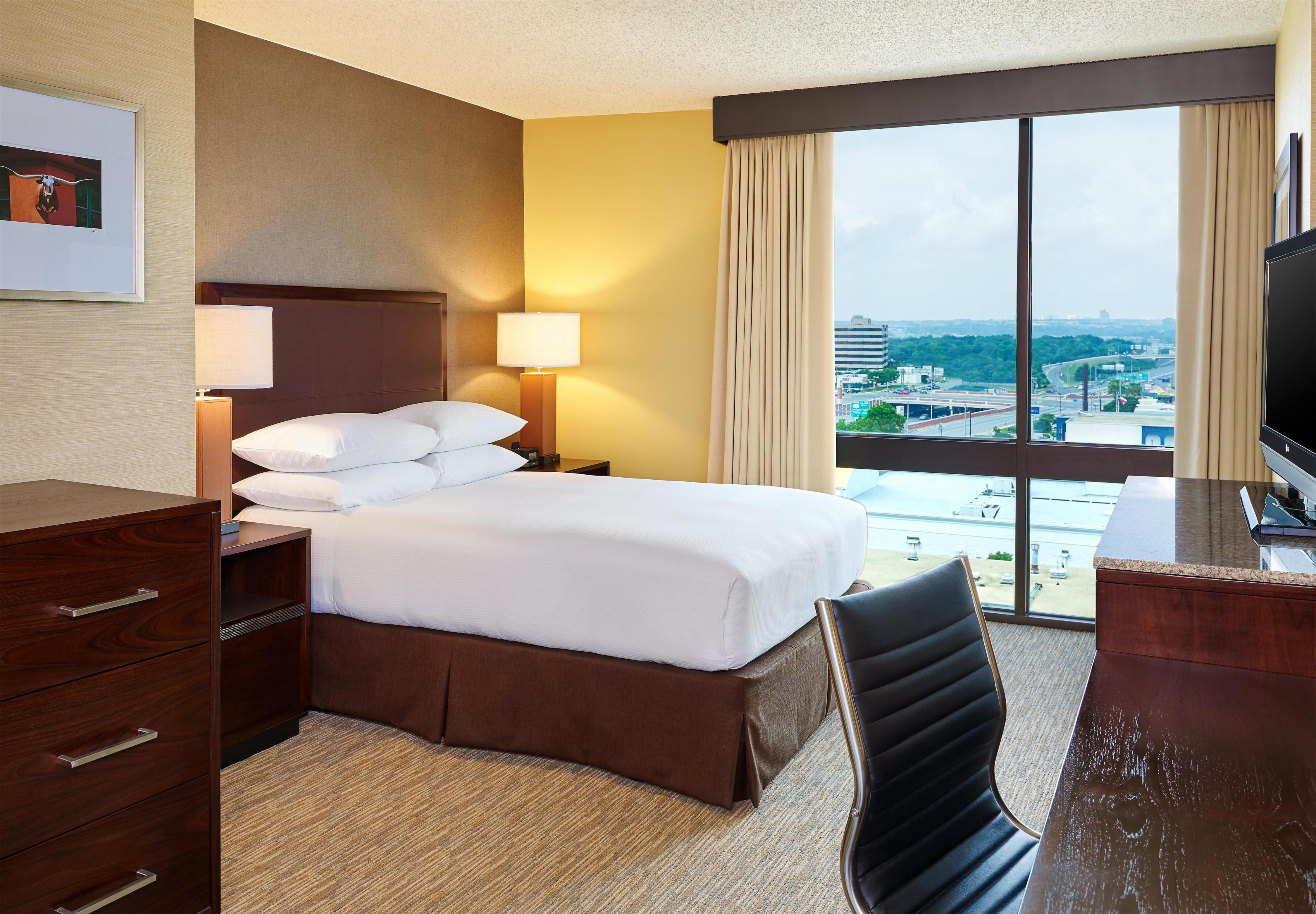 DoubleTree by Hilton Hotel San Antonio Airport Room Type - 1 DB MOB HEAR ACC TUB