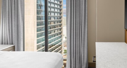 Embassy Suites San Antonio Riverwalk Downtown Hotel Room Type - 1KING HOSP SUITE RIVERVIEW