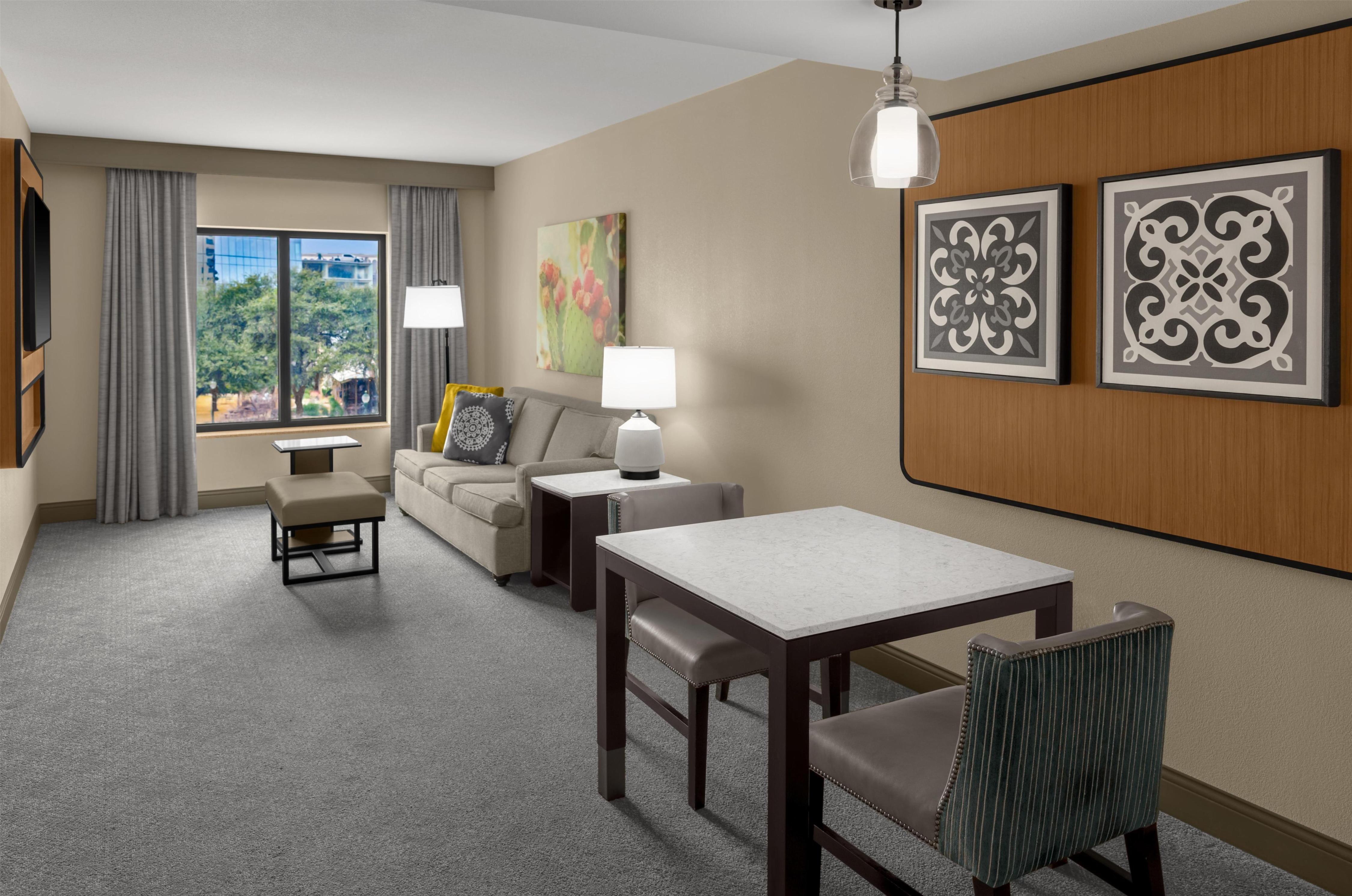 Embassy Suites San Antonio Riverwalk Downtown Hotel Room Type - 2 QUEEN SUITE ACC RI-SHW