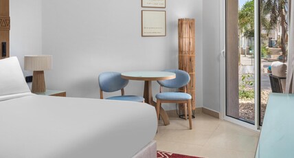 DoubleTree by Hilton Sharks Bay Resort Room Type - PREMIUM FAMILY ROOM POOL