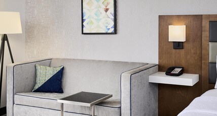 Hampton Inn & Suites by Hilton Windsor Room Type - 1 KING STUDIO STE NONSMOK